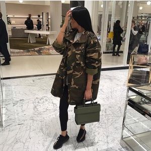 Oversized camo jacket🖤